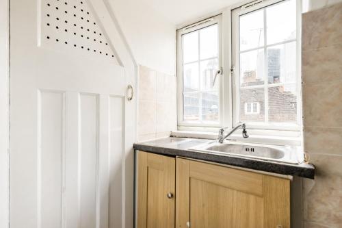Aldgate Flats - image 9