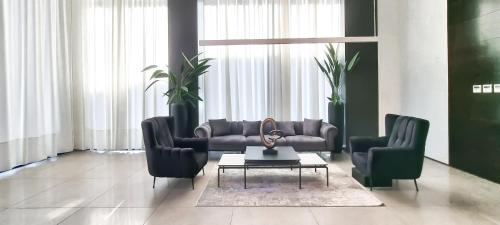 Apartment with City View image 10