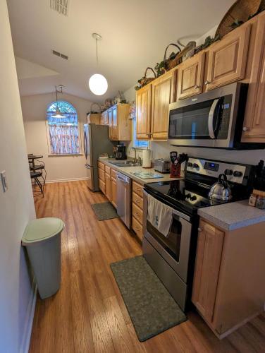Kitchen, HOUSE-2 Bedrooms-Central-15 Minutes to Beach-No Crowds in Socastee (SC)