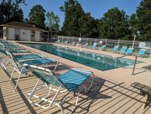 Swimming pool, HOUSE-2 Bedrooms-Central-15 Minutes to Beach-No Crowds in Socastee (SC)