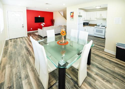 Large Condo Sleeps 10 near Downtown Los Angeles secondary
