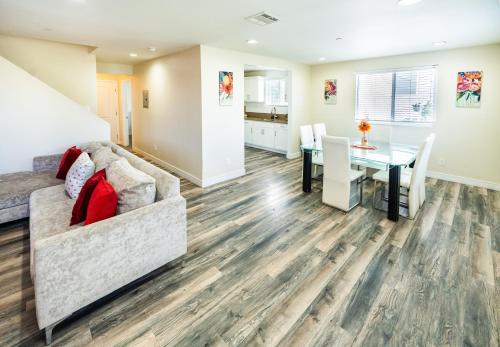 Large Condo Sleeps 10 near Downtown Los Angeles secondary