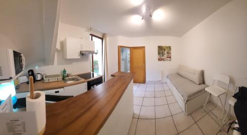 Kitchen, Paris Malakoff Garden Apartments in Malakoff