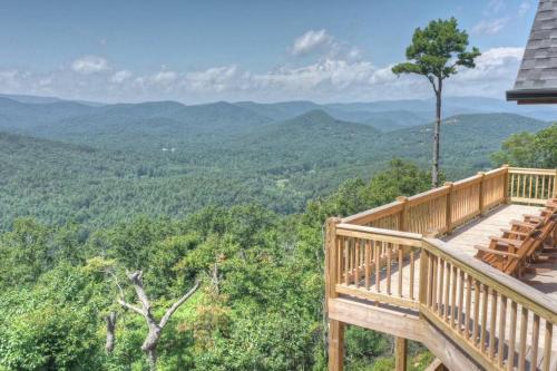 Sunset Ridge w Stunning 5 Star Views & Hot Tub in Blue Ridge, USA