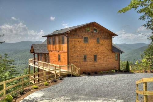 Sunset Ridge w Stunning 5 Star Views & Hot Tub in Blue Ridge, USA