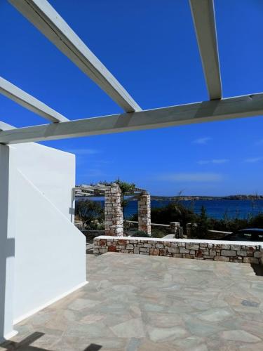 Cycladic seaside studio