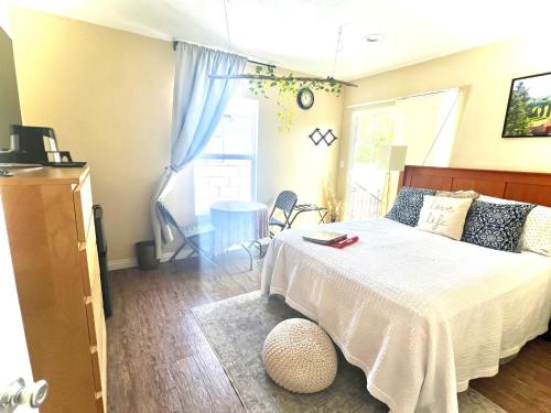 Sweet Tuscan Dreams-Private Entrance & Bathroom with Patio in Encino