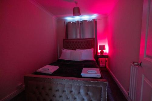 Spacious London Home - Garden, BBQ & Free Parking, Sleeps 8, Londra (foto 11)