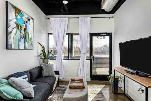Brand New Condo near downtown Nash w washer dryer in Nashville, USA