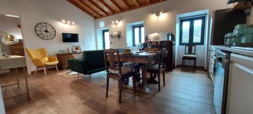 ห้องครัว, Ti Chôa - Casa da Praça (Ti Choa - Casa da Praca) in เซร์เรตา