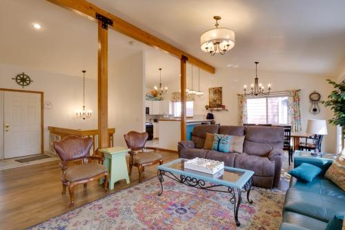 Homey Dog-Friendly Retreat with Deck in Dtwn Frisco! in Frisco, USA