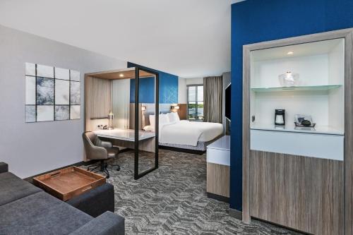 Suite, 1 King, Trundle bed, Inland view