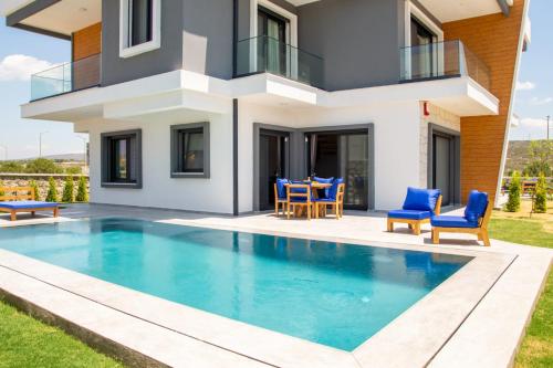 Lovely Villa with Private Pool in Alacati Cesme