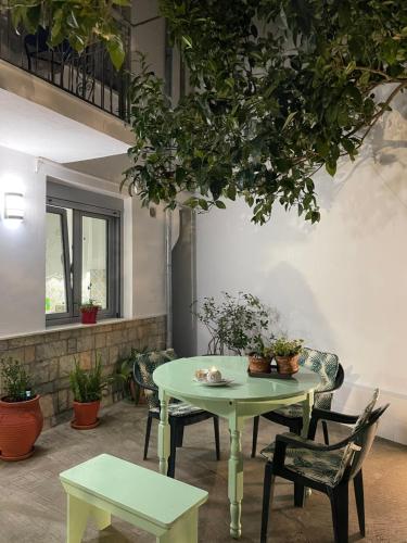 Iekārtas, Nina’s Garden in Loutraki Skopelosa