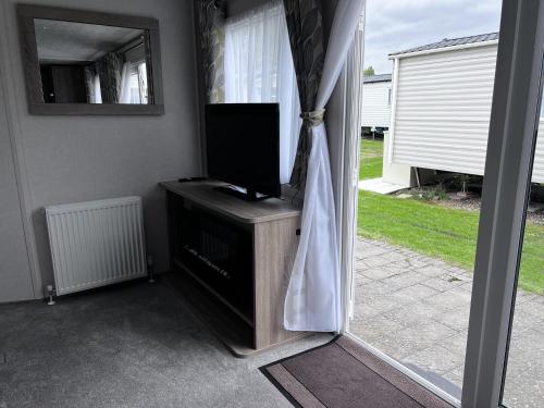 Fantastic Family 3-Bed static Caravan cooper bea