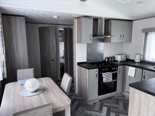 Fantastic Family 3-Bed static Caravan cooper bea