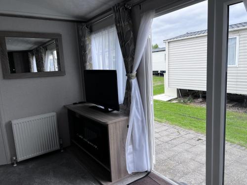 Fantastic Family 3-Bed static Caravan cooper bea