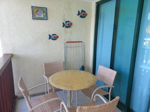 Estúdio equipado Marulhos com varanda, vista de mar e parque aquático, à beira-mar mar de Muro Alto, com wi-fi, restaurante, estacionamento e a 10' de Porto de Galinhas