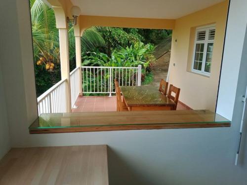 Martinique, la Ptite Maison dans la colline in Le Lamentin