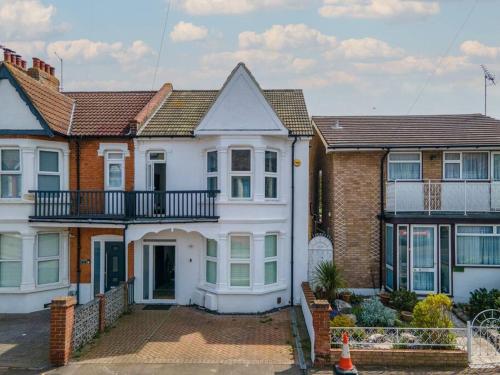 Stunning 3 bedroom flat in Southend-on-sea