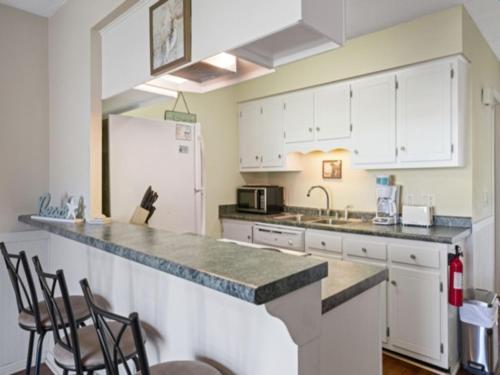 Pelican Perch - 3rd floor views of the ocean and marsh - perfect for wildlife viewing, condo detail