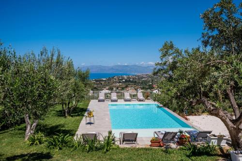 Villa Maria con piscina e vista mare