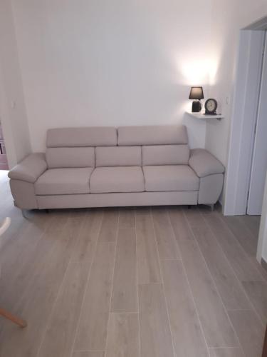 1 queen bed, 1 sofa bed