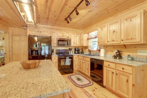 Private Ellijay Cabin with Hot Tub and Amenities! in Ellijay, USA