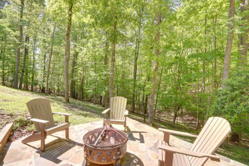 Private Ellijay Cabin with Hot Tub and Amenities! in Ellijay, USA