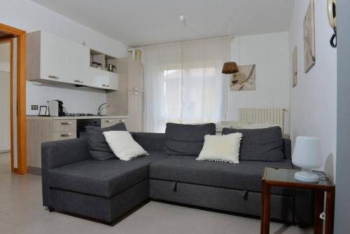 A due passi dal lago (CIR 017085-LNI-00017)