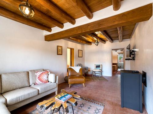 Casa Sarita, 3 Bedrooms, Patio, Ground Floor, Sleeps 8