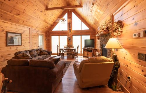 Quiet Haven Mountain Top Cabin - 3 Bedroom Cabin with Breathtaking Views