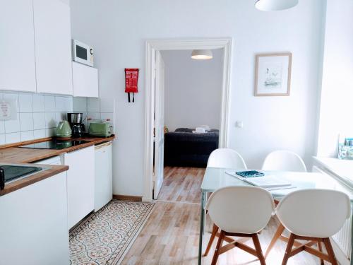 Central 2 bedroom flat for families & calm guests, Berlin (photo 3)