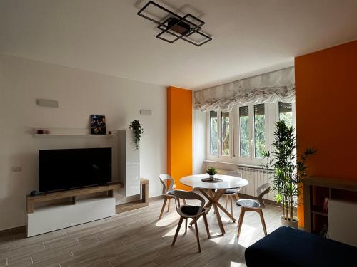 The Bright Place: wide and modern condo apartment in Milan, Milan