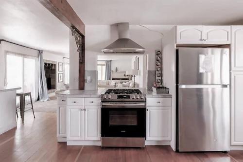 Malibu Ocean Villa with King Bed, Hot Tub, Beach, BBQ in 馬力埔