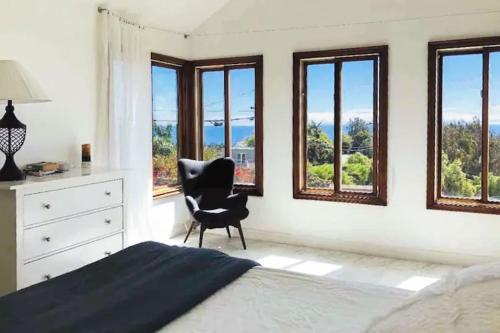 Malibu Ocean Villa with King Bed, Hot Tub, Beach, BBQ in Malibu