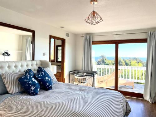 Malibu Ocean Villa with King Bed, Hot Tub, Beach, BBQ in 馬力埔