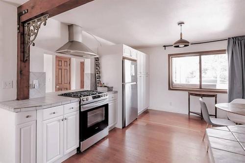 Malibu Ocean Villa with King Bed, Hot Tub, Beach, BBQ in 馬力埔