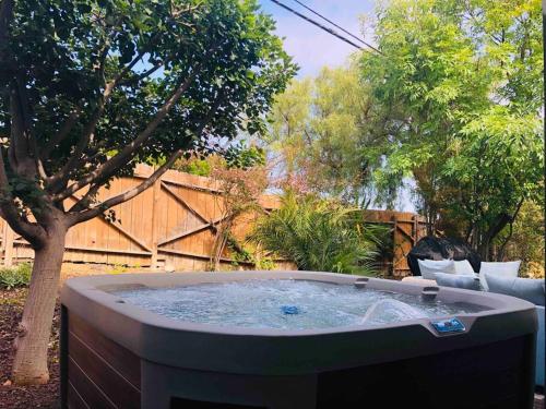 熱水浴缸, Malibu Ocean Villa with King Bed, Hot Tub, Beach, BBQ in 馬力埔