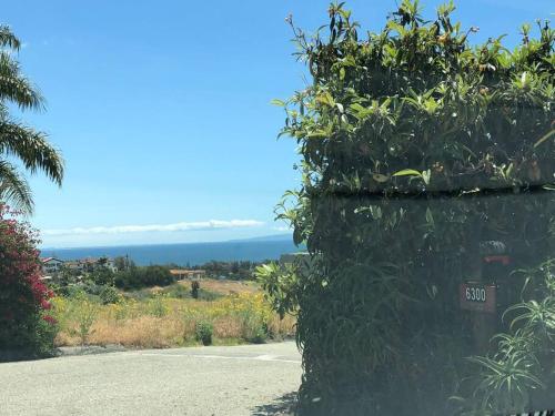 Malibu Seaside Bliss with Hot Tub and Beach & Hike nearby