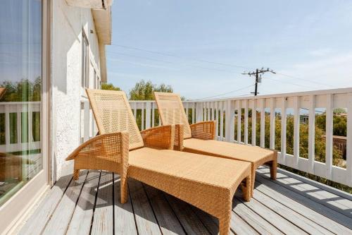 Malibu Ocean Villa with King Bed, Hot Tub, Beach, BBQ in Malibu