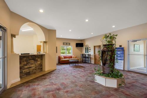 SureStay Hotel by Best Western Whittington Rend Lake - image 10