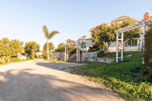 Malibu Coastal Romantic Getaway, Beach & Hike Nearby