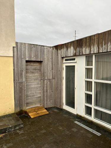 Entrada, The Little Guesthouse Downtown - Keflavik Airport in Keflavik City Center
