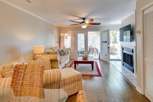 Coastal Vacation Rental - 2 Mi to Huntington Beach in Myrtle Beach, USA