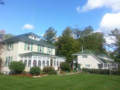 Maple Lane Empire in Elkrapidsa (MI)