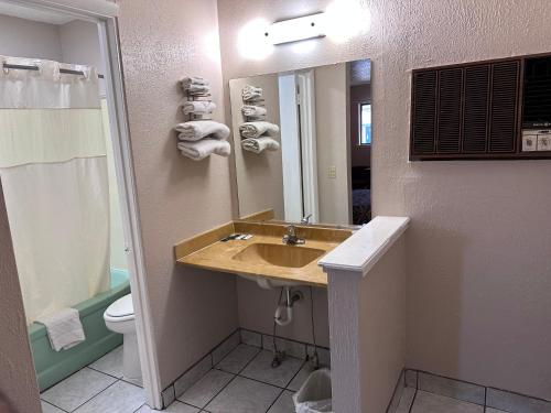 CRYSTAL MOTEL - image 2