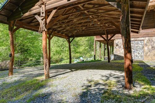 Enchanting Cabin with Mother-In-Law Suite Mtn Views