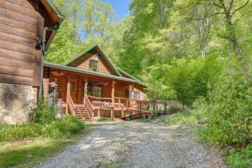 Enchanting Cabin with Mother-In-Law Suite Mtn Views