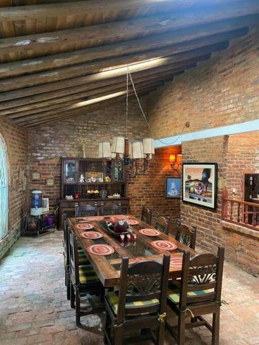 Hermosa Casa Campestre con Piscina y Jacuzzi in Silvania